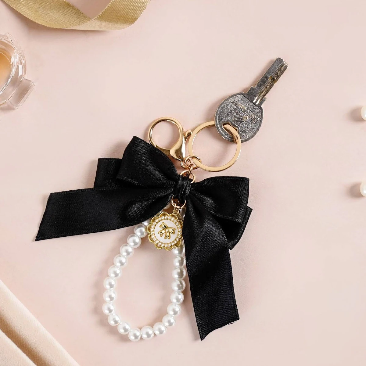 Elegant Black Bow Pearl Keychain